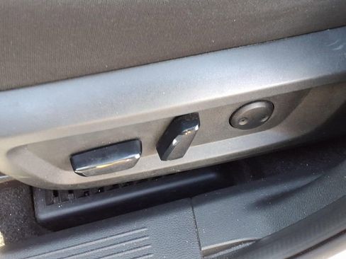 Used 2024 Nissan Rogue SV AWD/4WD image 13