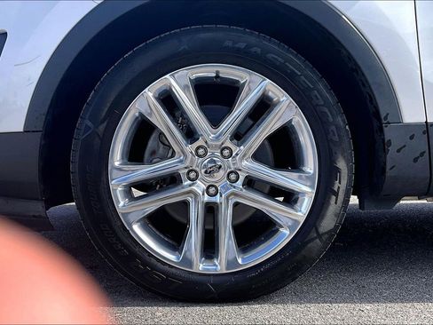 Used 2017 Ford Explorer XLT w/ Equipment Group 202A image 35