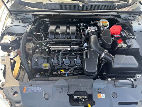 Used 2013 Ford Taurus SEL FWD image 21