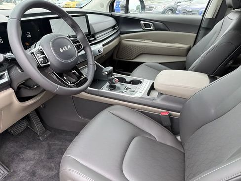 New 2026 Kia Carnival FWD image 18