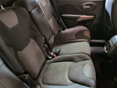 Used 2018 Jeep Cherokee Sport w/ Cold Weather Group image 20