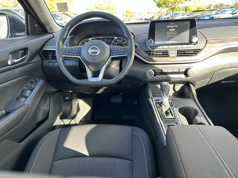 Used 2025 Nissan Altima 2.5 SV image 22