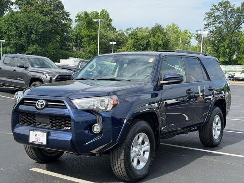 Used 2021 Toyota 4Runner SR5 AWD/4WD image 9
