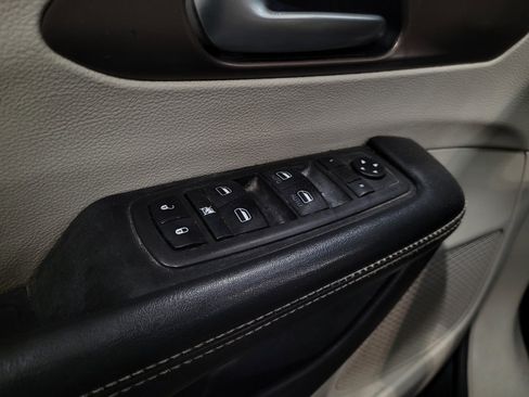 Used 2021 Chrysler Voyager Lxi FWD image 27