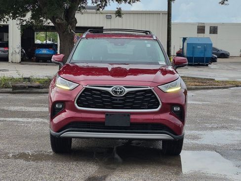 Used 2022 Toyota Highlander Platinum AWD/4WD image 2