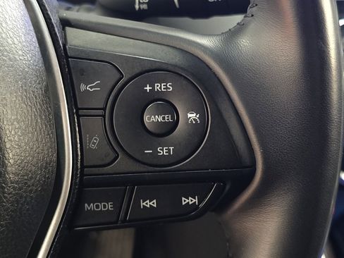 Used 2023 Toyota Venza LE image 13