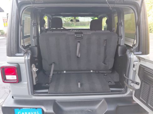 Used 2022 Jeep Wrangler Sport AWD/4WD image 15