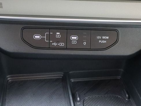 Used 2025 Kia Carnival EX FWD image 24