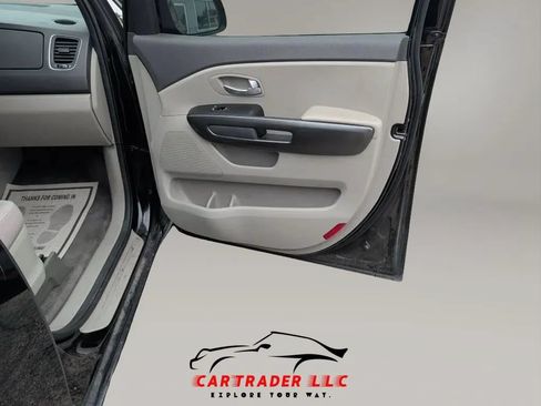 Used 2016 Kia Sedona L FWD image 18