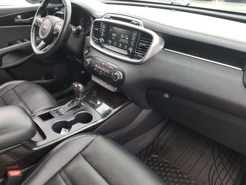 Used 2017 Kia Sorento EX w/ EX V6 Premium Package image 11