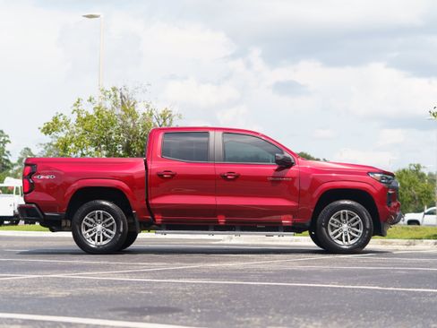 Used 2024 Chevrolet Colorado LT w/ LT Convenience Package III AWD/4WD image 5