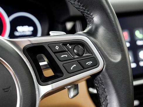 Certified 2023 Porsche Cayenne Platinum Edition image 14