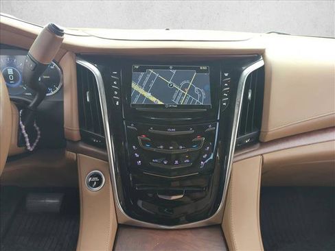 Used 2017 Cadillac Escalade Platinum image 13