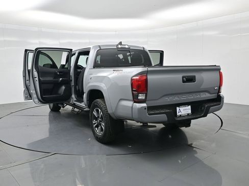 Used 2018 Toyota Tacoma TRD Sport w/ Technology Package image 25