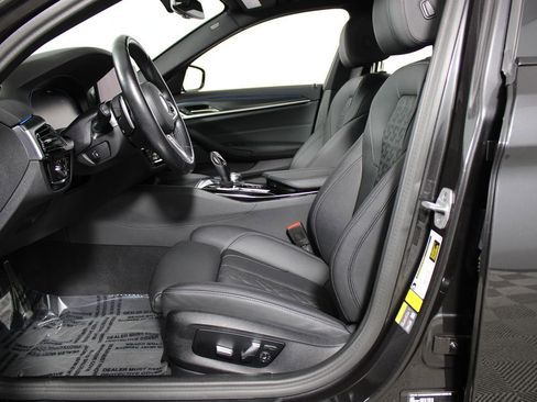 Used 2023 BMW 530e w/ M Sport Package image 8