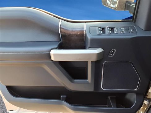 Used 2022 Ford F350 Lariat image 18