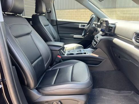 Used 2023 Ford Explorer XLT w/ Equipment Group 202A AWD/4WD image 11