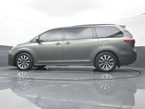 Used 2019 Toyota Sienna L image 9