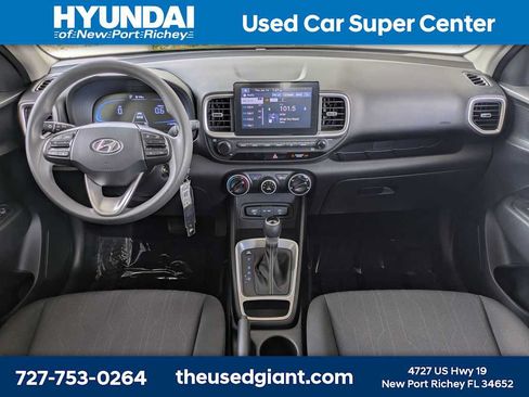 Certified 2025 Hyundai Venue SE FWD image 15