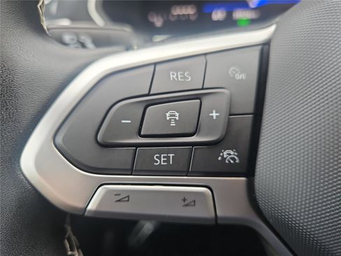 Certified 2024 Volkswagen Tiguan SE image 17