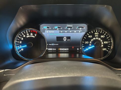 Used 2015 Ford F150 Lariat w/ Equipment Group 502A Luxury AWD/4WD image 26