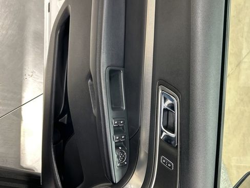 Used 2018 Ford Explorer XLT w/ Equipment Group 202A image 13