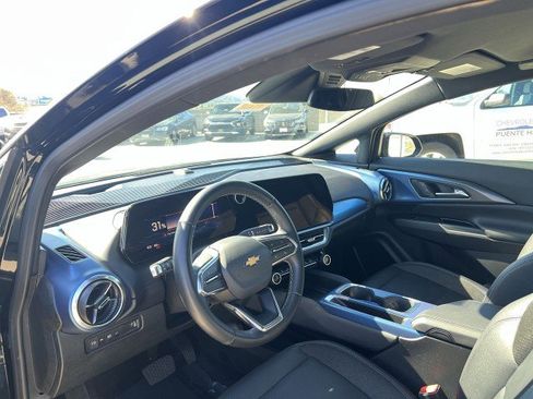 Used 2025 Chevrolet Equinox EV LT w/ Convenience Package image 10