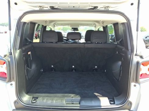 Used 2018 Jeep Renegade Latitude AWD/4WD image 28