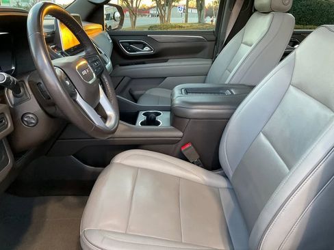 Used 2022 GMC Yukon SLT w/ SLT Premium Package image 5