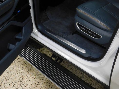 Used 2022 Jeep Grand Wagoneer Series II w/ Convenience Group III image 28