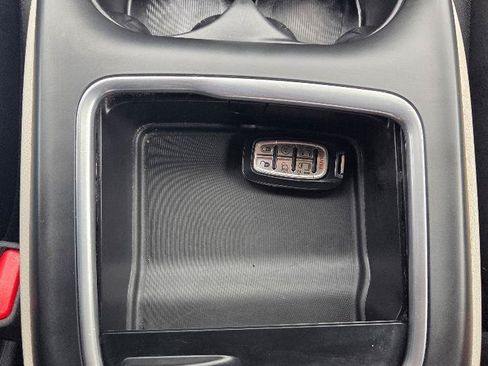 Used 2023 Chrysler Pacifica Touring-L FWD image 26