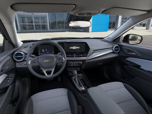 New 2026 Chevrolet Trax LT w/ Driver Confidence Package FWD image 3