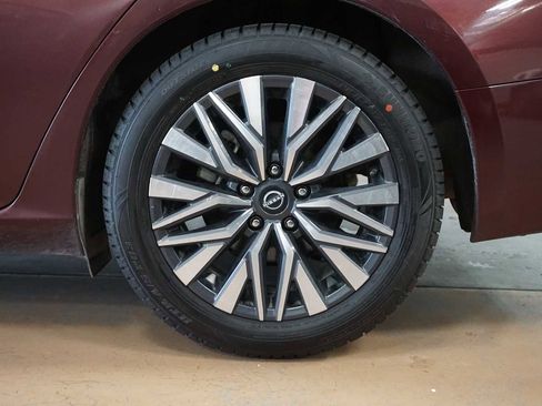 Used 2023 Nissan Altima 2.5 SV image 9