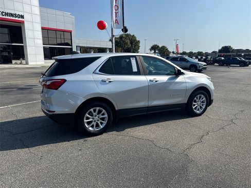 Used 2021 Chevrolet Equinox LT image 3