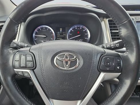 Used 2015 Toyota Highlander XLE AWD/4WD image 12