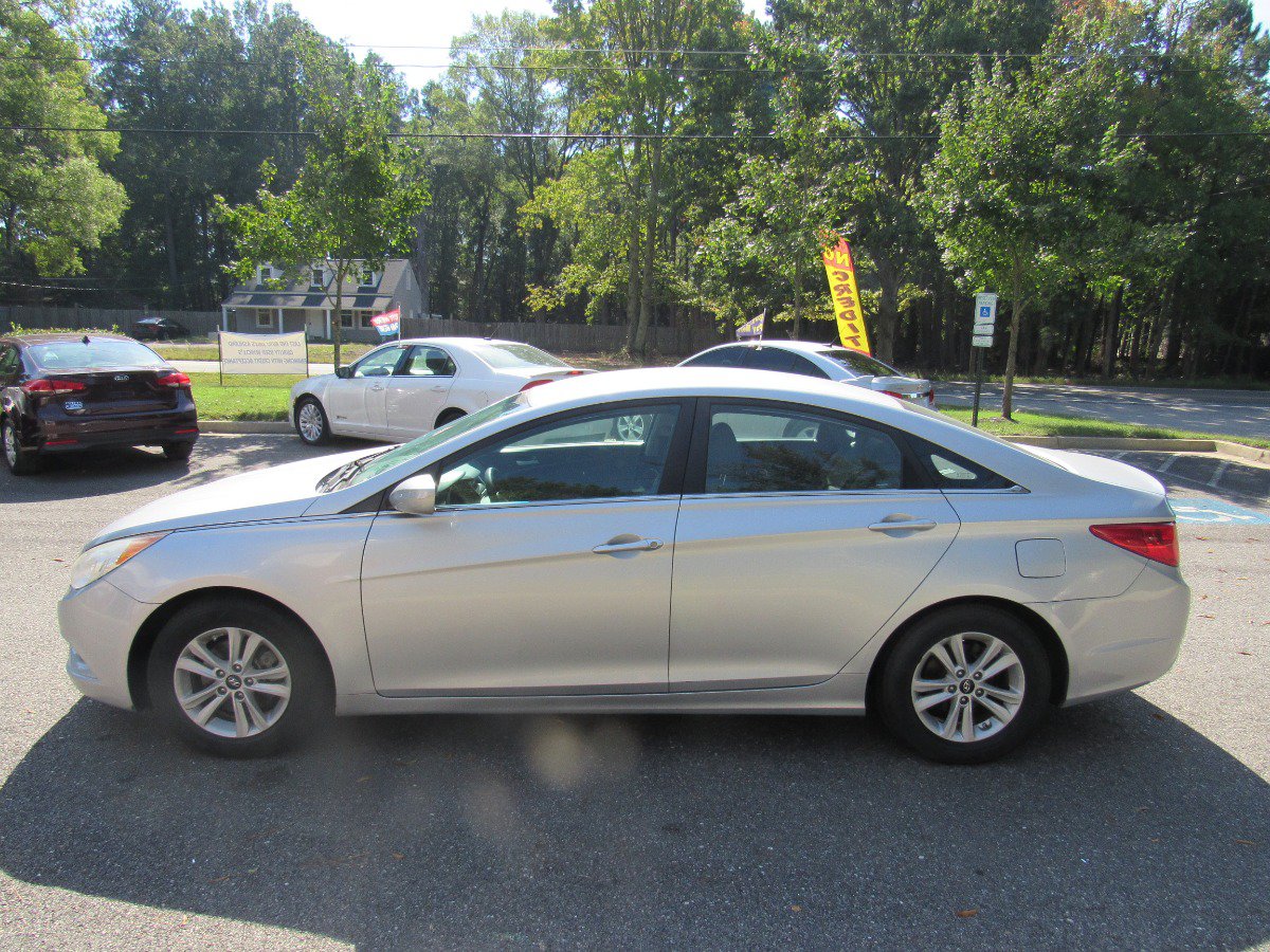 Used 2013 Hyundai Sonata GLS FWD image 2