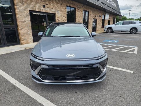 Used 2024 Hyundai Sonata SEL w/ Convenience Package FWD image 8