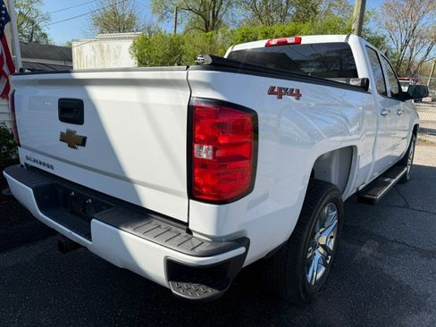 Used 2018 Chevrolet Silverado 1500 Custom w/ Custom Value Package AWD/4WD image 9