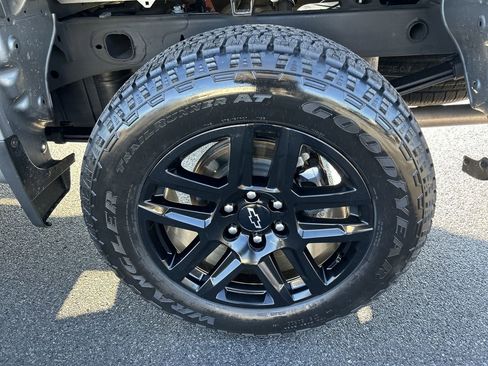 Used 2025 Chevrolet Silverado 1500 LT Trail Boss w/ Convenience Package II image 10