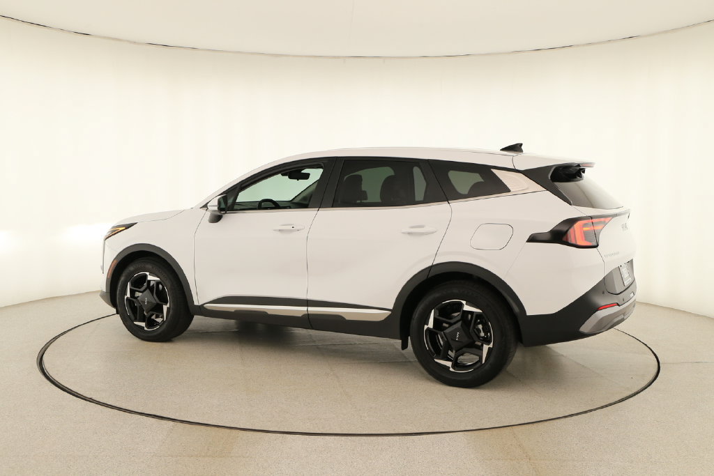 Used 2026 Kia Sportage EX FWD image 3