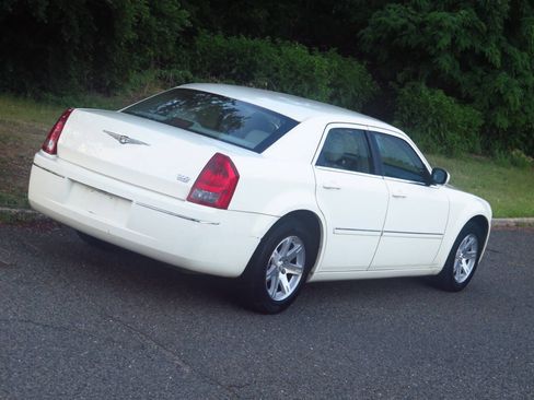 Used 2006 Chrysler 300 Touring w/ Comfort/Convenience Group RWD image 28