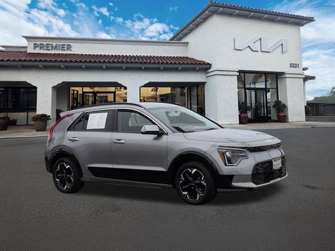 Certified 2023 Kia Niro Wind FWD image 2