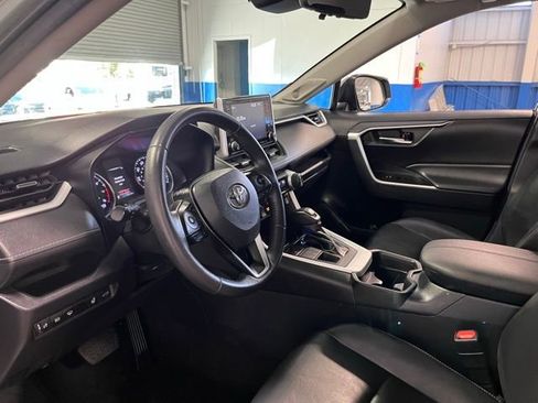 Used 2021 Toyota RAV4 XLE Premium image 23