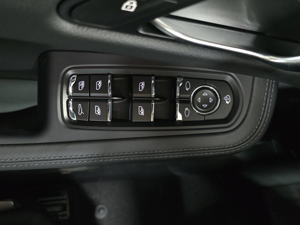 Certified 2026 Porsche Macan S AWD/4WD image 21