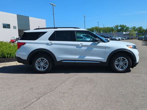 Used 2023 Ford Explorer XLT w/ Equipment Group 202A AWD/4WD image 9