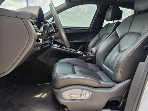 Certified 2023 Porsche Macan AWD/4WD image 11