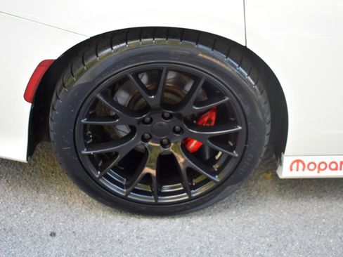 Used 2015 Dodge Charger R/T Scat Pack w/ Beats Audio Group RWD image 27
