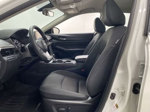 Used 2025 Nissan Altima 2.5 SV image 13