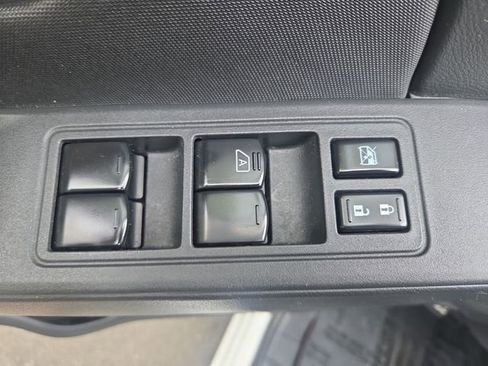Used 2024 Nissan Frontier S RWD image 17