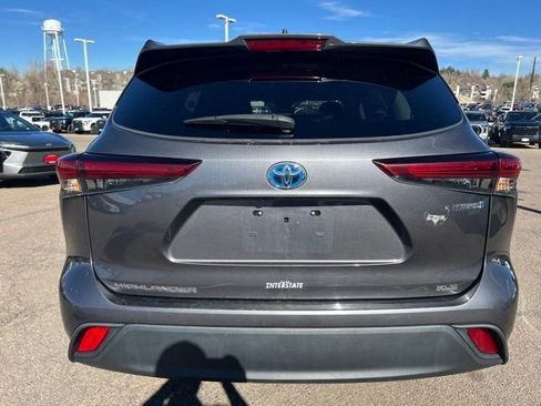 Used 2022 Toyota Highlander XLE image 5